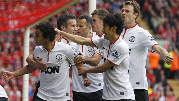Chấm điểm Liverpool 1-2 M.U: Rafael hay hơn cả Persie Chấm điểm Liverpool 1-2 M.U: Rafael hay hơn cả Persie
