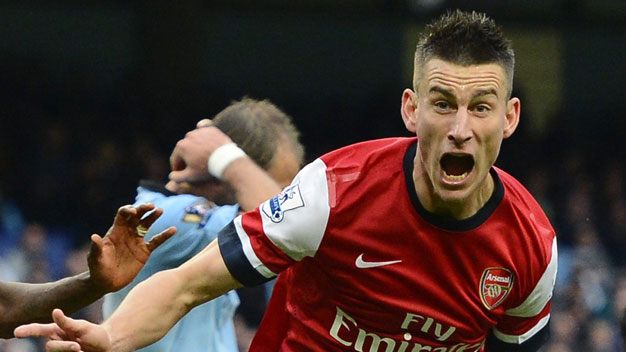 Cuộc chiến M.C-Arsenal: Trung vệ “sắc” hơn trung phong Cuộc chiến M.C-Arsenal: Trung vệ “sắc” hơn trung phong