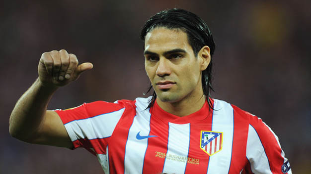 Falcao sắp sánh ngang với Messi Falcao sắp sánh ngang với Messi