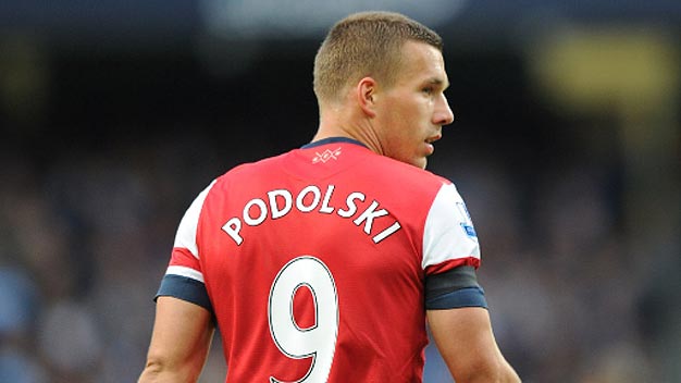 Tiền đạo Podolski bị chê là lười nhác