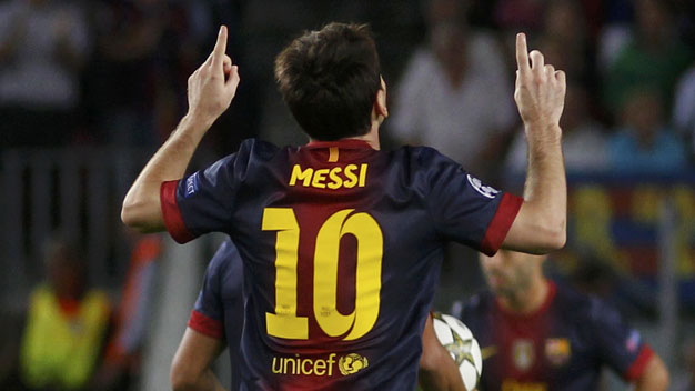 Vượt Ronaldo, Messi là chân sút xuất sắc nhất 2012