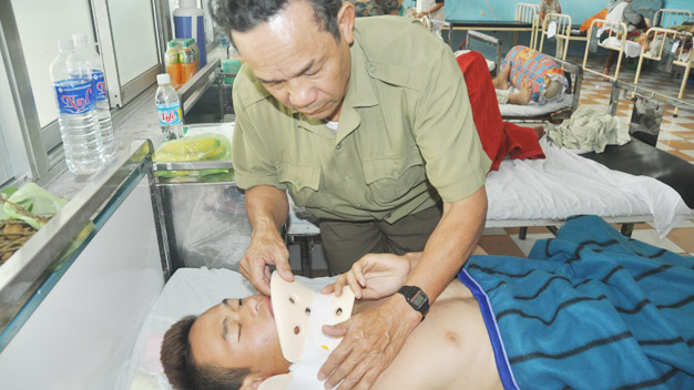 Bùi Xuân Hiếu bị tai nạn giao thông: Nước mắt người cha Bùi Xuân Hiếu bị tai nạn giao thông: Nước mắt người cha