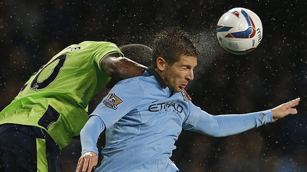 Man City 2-4 Aston Villa: Cái tát đầu tiên cho City