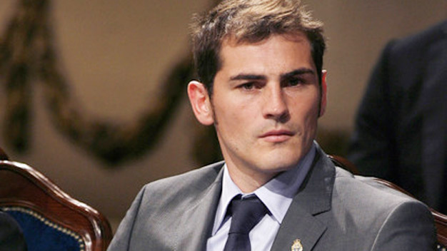 Casillas đi vào... tiểu thuyết