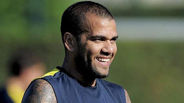 Dani Alves để ngỏ cánh cửa đến PSG Dani Alves để ngỏ cánh cửa đến PSG