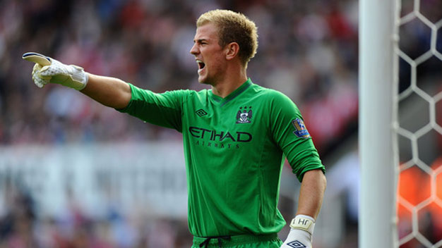 Joe Hart tiếp tục than phiền về hàng thủ Man City Joe Hart tiếp tục than phiền về hàng thủ Man City