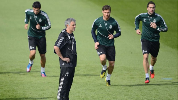 Câu hỏi lớn cho Mourinho: Đá hay buông?