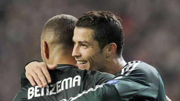 Điểm tin trưa 4/10: Lập hat-trick, Ronaldo vượt Drogba Điểm tin trưa 4/10: Lập hat-trick, Ronaldo vượt Drogba