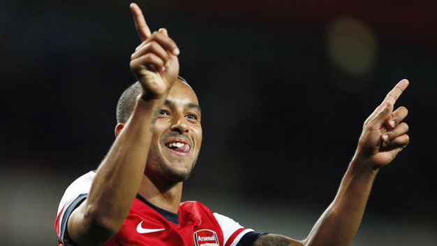 Wenger sẽ sớm để Walcott đá trung phong Wenger sẽ sớm để Walcott đá trung phong