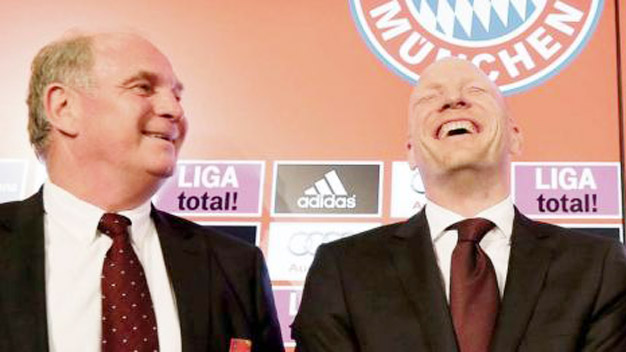 Bayern: Hoeness đứng về phía Sammer