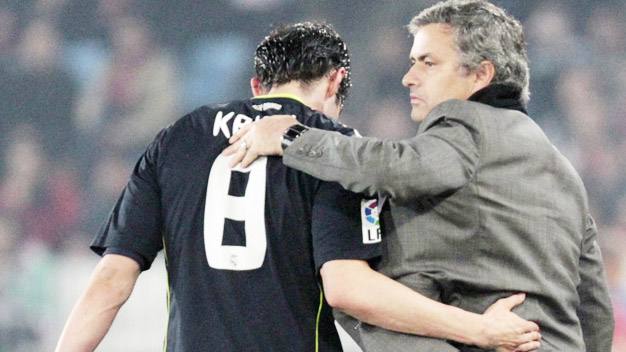 Mourinho & 2 bài toán nhân sự phải giải trước El Clasico