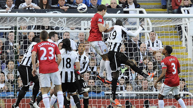 Newcastle 0-3 M.U: Hàng thủ đưa Quỷ đỏ bay cao Newcastle 0-3 M.U: Hàng thủ đưa Quỷ đỏ bay cao