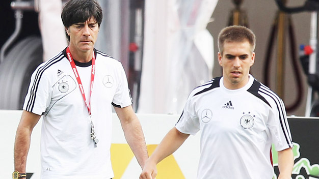 ĐT Đức: HLV Joachim Loew đau đầu về hàng thủ