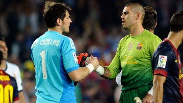 Mourinho khó chịu chỉ vì Casillas thân thiết với Barca