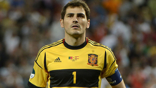 Casillas lại lập kỷ lục để trở thành 