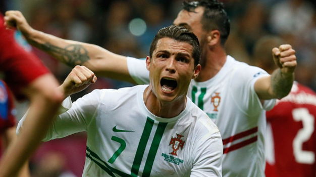 Ronaldo: 100 và hơn thế nữa