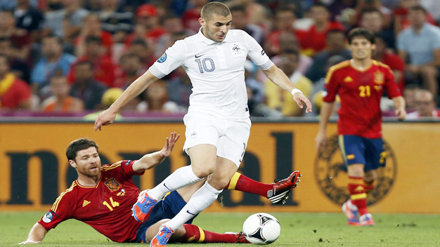 Deschamps cần tạo cơ hội cho Benzema