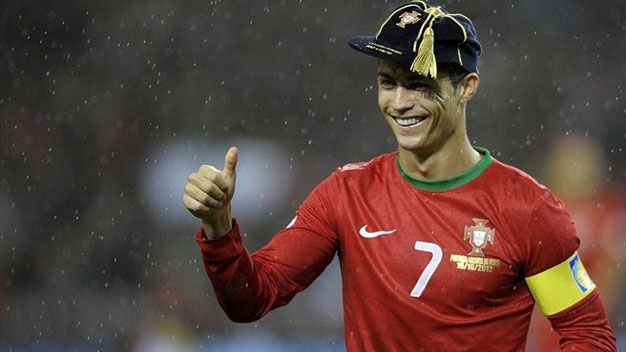 Ronaldo nhận liền 2 giải thưởng cá nhân trong 1 tuần