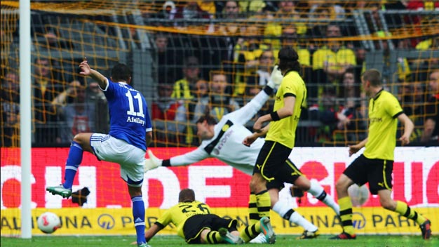 Dortmund 1-2 Schalke: ĐKVĐ 