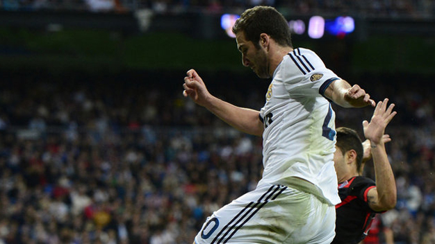Higuain thừa nhận ăn may với Higuain thừa nhận ăn may với