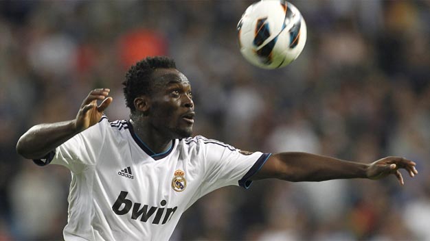 Real: Essien tỏa sáng trong vai trò... hậu vệ trái
