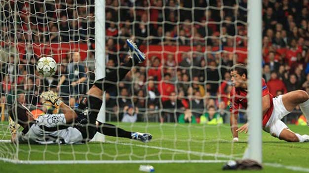 Chicharito tỏa sáng, M.U ngược dòng ngoạn mục Chicharito tỏa sáng, M.U ngược dòng ngoạn mục