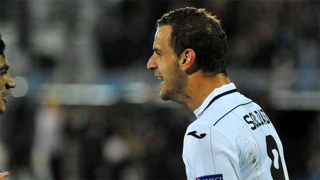 Soldado lập hat-trick, Valencia lại rộng cửa đi tiếp Soldado lập hat-trick, Valencia lại rộng cửa đi tiếp