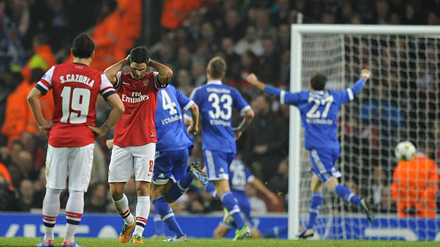 Arsenal 0-2 Schalke: Người Hà Lan kéo sập Emirates Arsenal 0-2 Schalke: Người Hà Lan kéo sập Emirates
