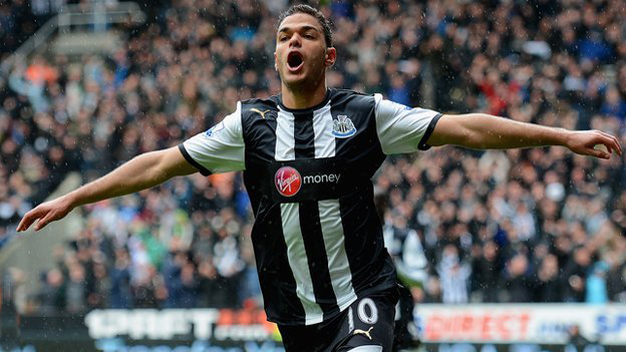 Hàng tiền vệ thiếu sáng tạo, Arsenal nhắm Ben Arfa