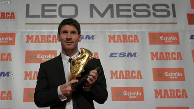 Leo Messi nhận 