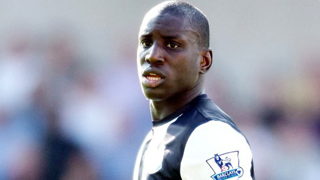 Newcastle mất Demba Ba ở trận gặp Liverpool