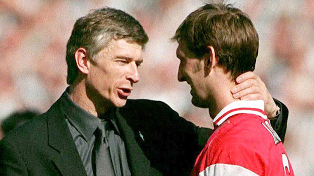 Tony Adams chỉ trích Arsenal 