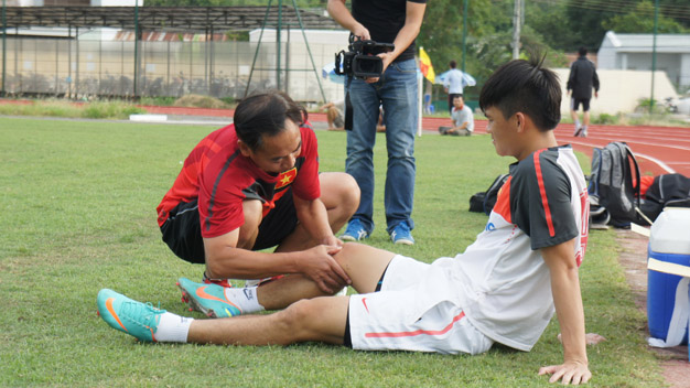 Sau Phước Vĩnh, đến lượt Công Vinh khiến BHL đội tuyển hết hồn! Sau Phước Vĩnh, đến lượt Công Vinh khiến BHL đội tuyển hết hồn!