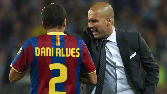 Alves tiết lộ lý do Guardiola đột ngột rời Barca