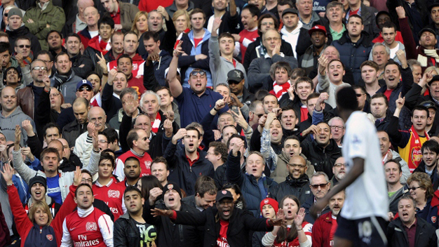 Arsenal và Tottenham dùng tin nhắn định vị CĐV gây rối