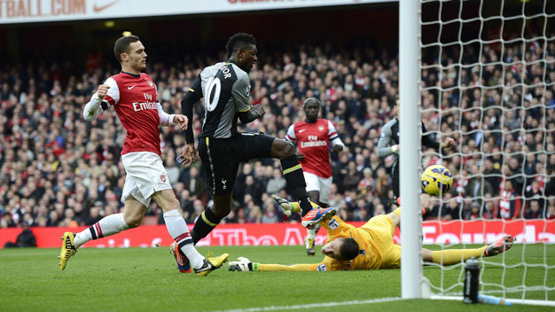 TRỰC TIẾP, Arsenal 2-1 Tottenham: Podolski lên tiếng