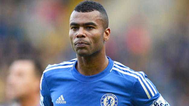 PSG dùng lương khủng lôi kéo Ashley Cole