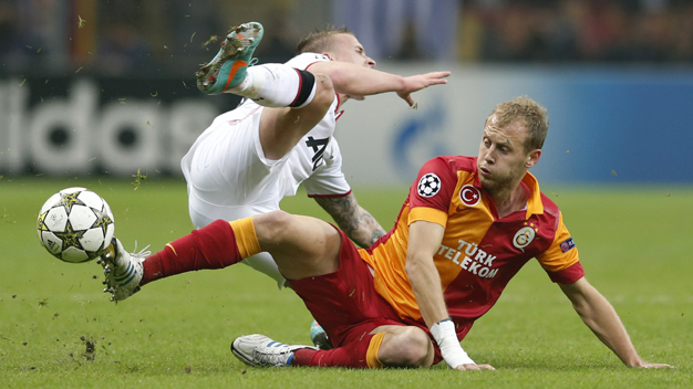 TRỰC TIẾP Galatasaray 1-0 M.U: Yilmaz tỏa sáng