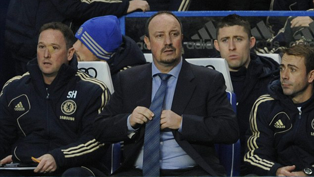 Fan Chelsea muốn Benitez xin lỗi