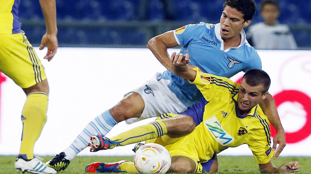 Lazio: Cầu nguyện cho đôi chân của Hernanes