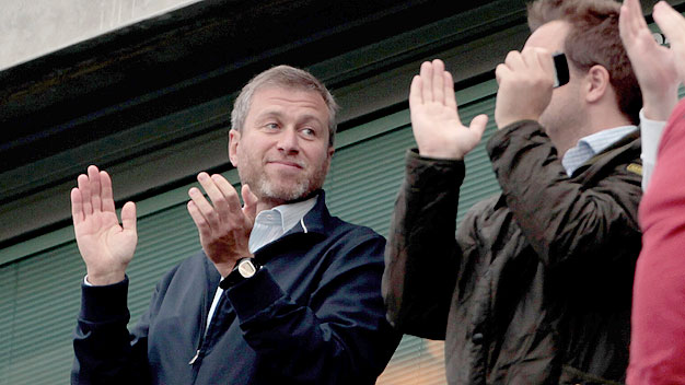 Abramovich không yêu cầu Chelsea chơi bóng giống Barca