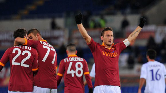 Roma 4-2 Fiorentina: Show diễn của Totti