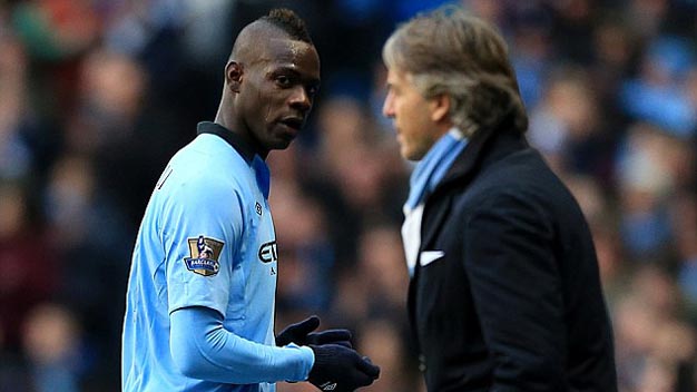 Mancini trách móc Balotelli sau khi thua trận derby