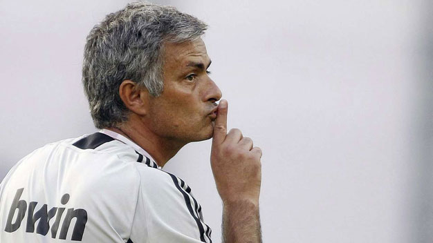 Thiếu kiềm chế, Mourinho đang biến tất cả thành kẻ thù