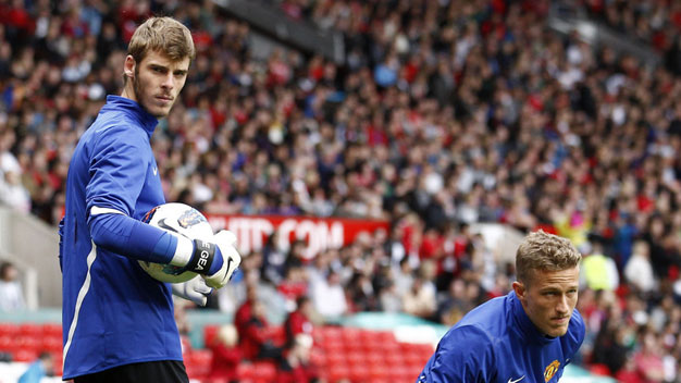 Vị trí thủ môn ở M.U: Nên chọn De Gea hay Lindegaard?
