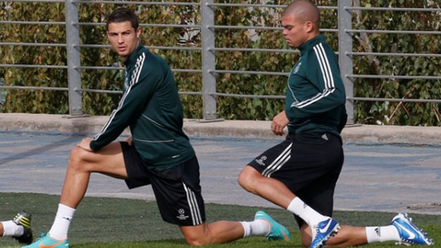 Pepe tin chắc Ronaldo sẽ ở lại Real, còn Mourinho thì... chưa biết