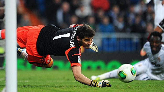 Madridista tôn vinh Ronaldo & Casillas, chế nhạo Mou