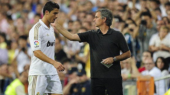 Ronaldo kêu gọi CĐV ủng hộ Mourinho