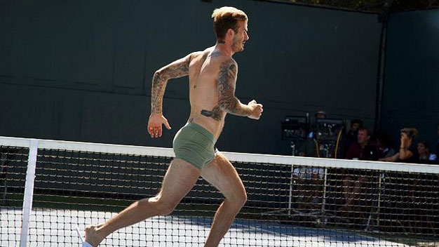 Beckham mặc quần lót tung tăng khắp Los Angeles Beckham mặc quần lót tung tăng khắp Los Angeles