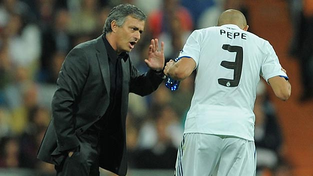 Mourinho bực mình vì Ramos và Pepe